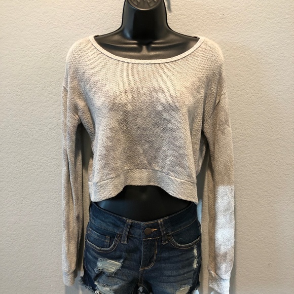 SOLD! Long Sleeve Grey Patterned Crop Top - Picture 1 of 3